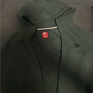 Nike Nike Men's Dark Green Windbreaker